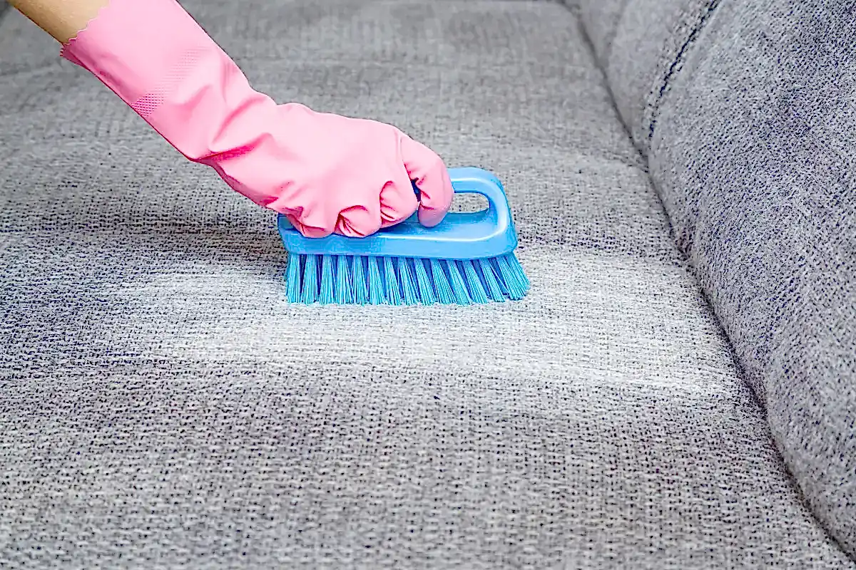 Koltuktan Sakız Lekesi Nasıl Çıkar?