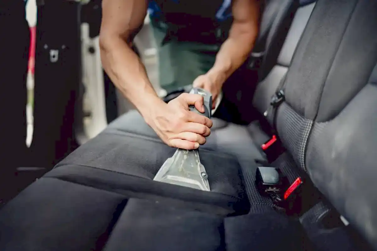 Araç Koltuğu Nasıl Temizlenir?